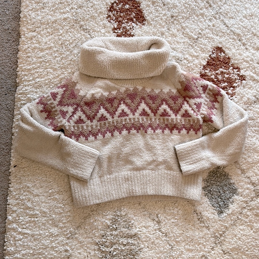 Cropped fluffy sweater oversized small